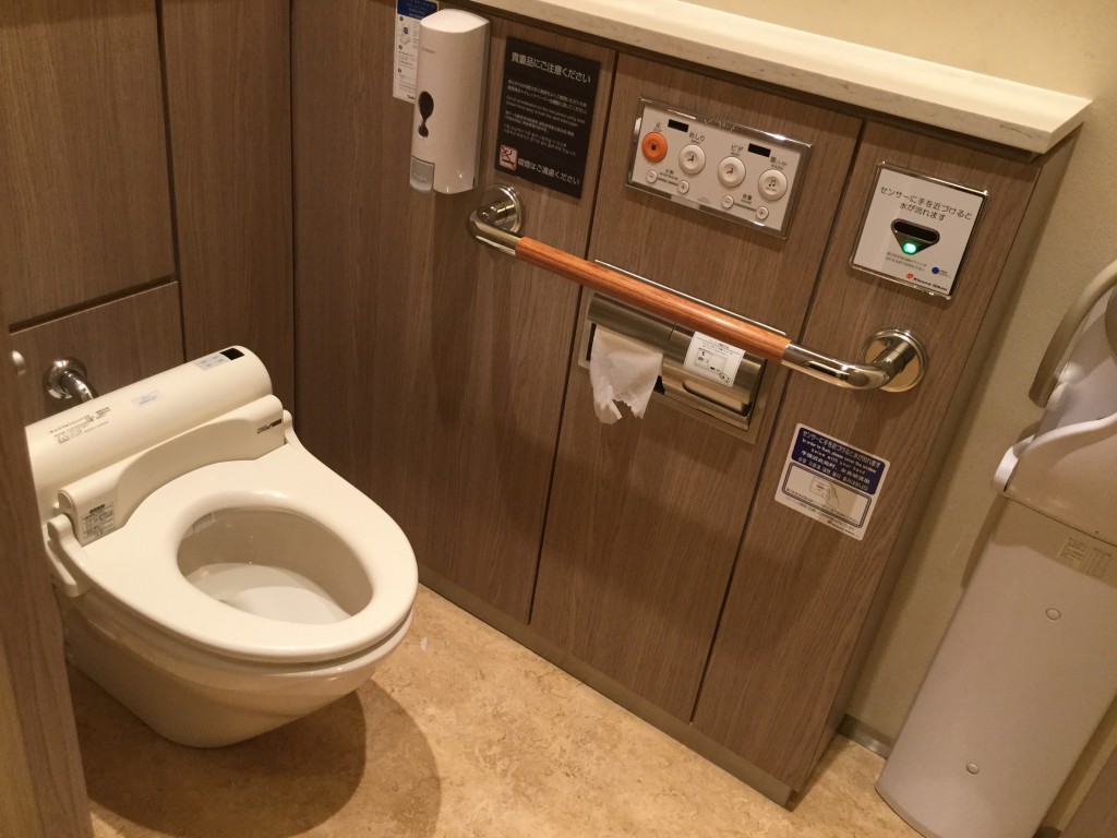 新宿百貨店トイレはすでに売り場へと進化！新宿百貨店トイレの進化を 盗め 新宿の免疫力革命